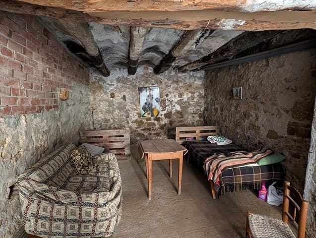 3 bedroom Townhouse for sale in La Portellada with garage - € 22,500 (Ref: 9150283)