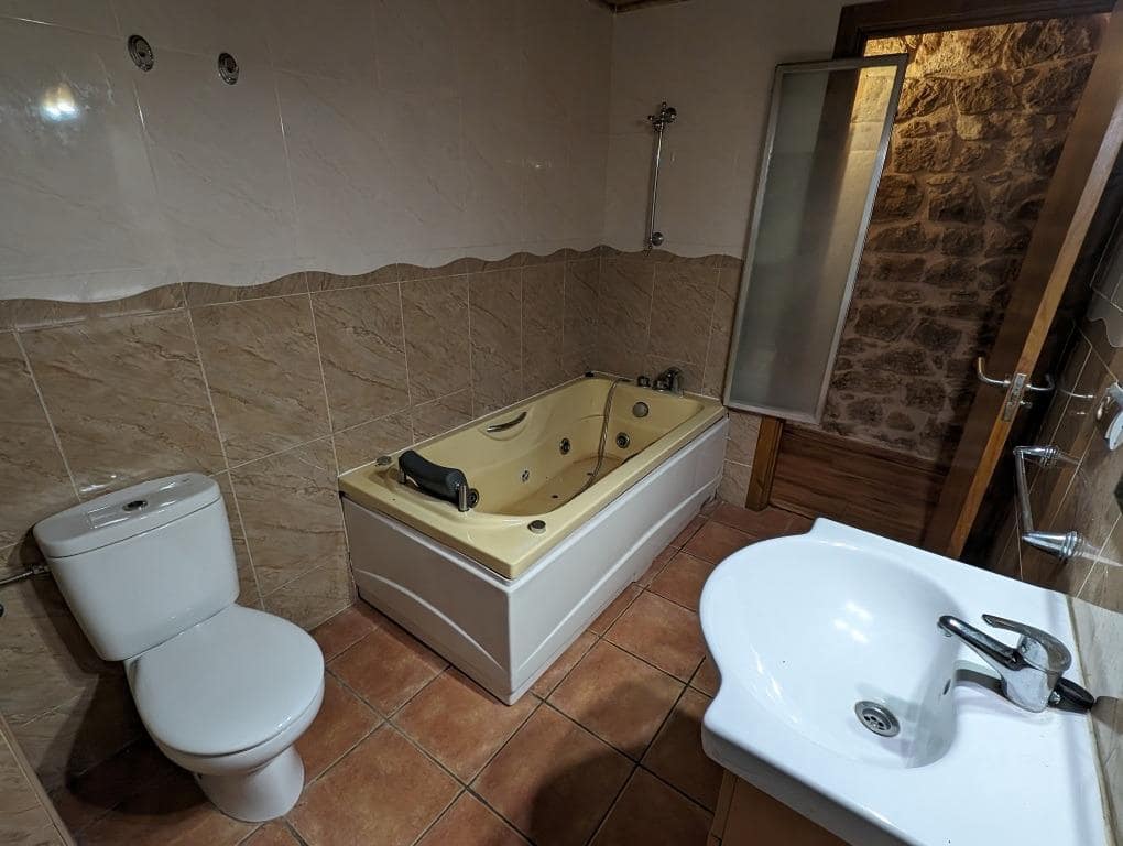 2 soveværelse Guesthouse/B & B til salg i Cretas - € 146.000 (Ref: 9150285)