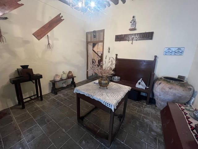 7 bedroom Apartment for sale in Valdealgorfa with garage - € 190,000 (Ref: 9150294)