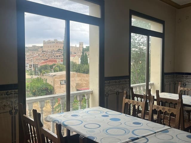 Commercial for sale in Valderrobres - € 500,000 (Ref: 9150319)