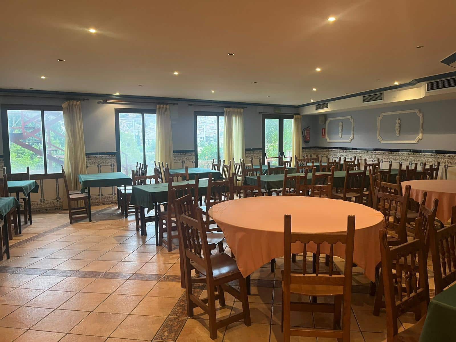 Erhverv til salg i Valderrobres - € 500.000 (Ref: 9150319)