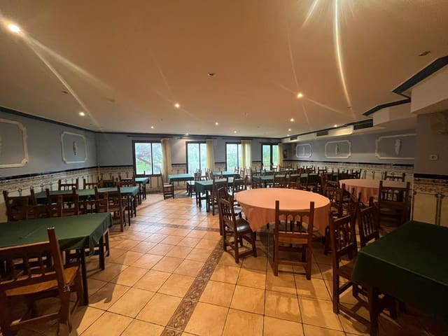 Commercial for sale in Valderrobres - € 500,000 (Ref: 9150319)