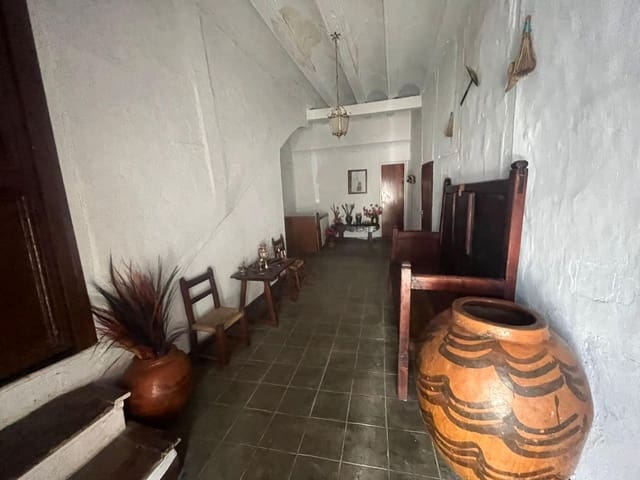 8 bedroom Townhouse for sale in Peñarroya de Tastavins with garage - € 180,000 (Ref: 9150324)