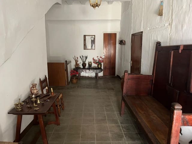 8 bedroom Townhouse for sale in Peñarroya de Tastavins with garage - € 180,000 (Ref: 9150324)