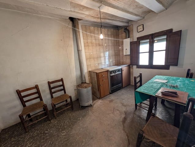 6 bedroom Townhouse for sale in Valderrobres - € 92,000 (Ref: 9150337)