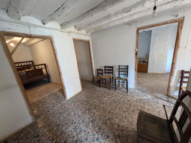 6 bedroom Townhouse for sale in Valderrobres - € 92,000 (Ref: 9150337)