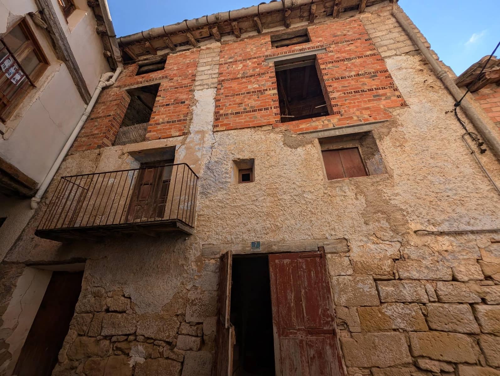 6 soveværelse Byhus til salg i Valderrobres - € 92.000 (Ref: 9150337)