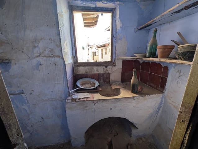 Ruin for sale in Peñarroya de Tastavins - € 30,000 (Ref: 9150362)