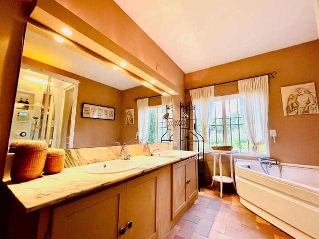 5 soveværelse Finca/Landehus til salg i Valderrobres med swimmingpool - € 795.000 (Ref: 9150374)