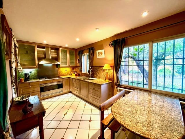 5 soveværelse Finca/Landehus til salg i Valderrobres med swimmingpool - € 795.000 (Ref: 9150374)