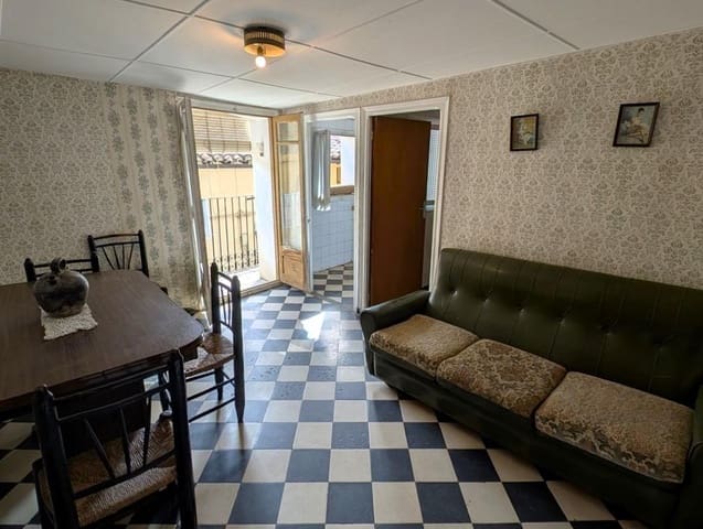 3 bedroom Apartment for sale in Peñarroya de Tastavins - € 32,000 (Ref: 9150375)