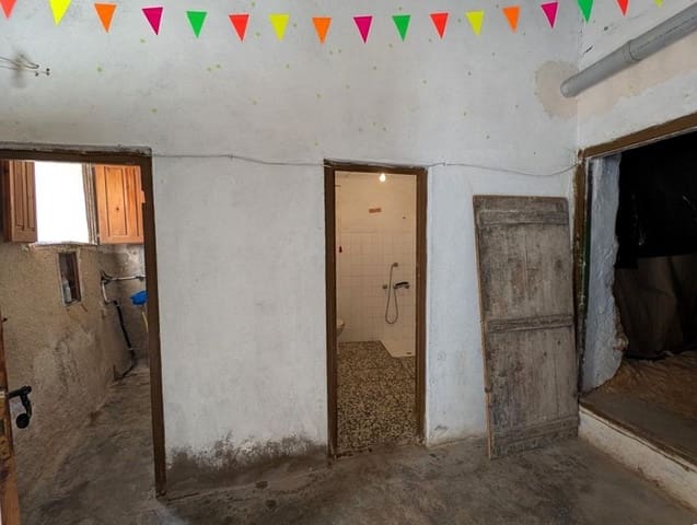 3 bedroom Apartment for sale in Peñarroya de Tastavins - € 32,000 (Ref: 9150375)