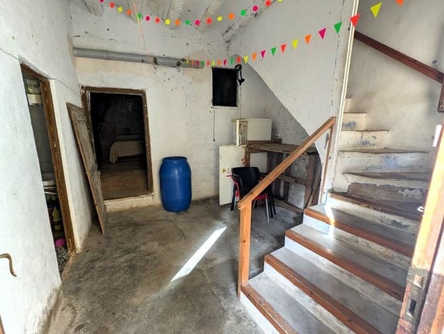 3 bedroom Apartment for sale in Peñarroya de Tastavins - € 32,000 (Ref: 9150375)