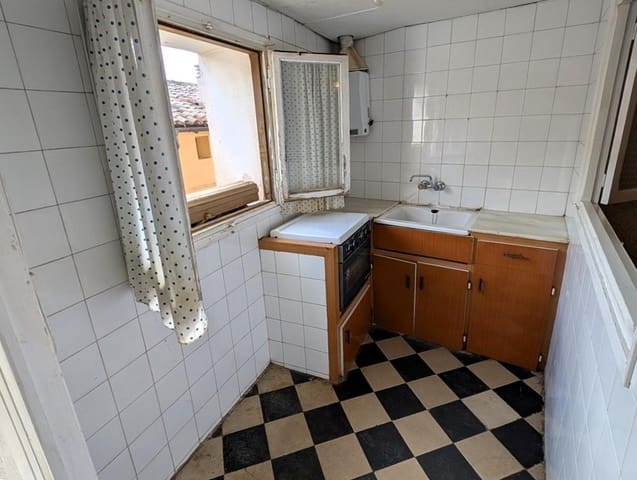 3 bedroom Apartment for sale in Peñarroya de Tastavins - € 32,000 (Ref: 9150375)