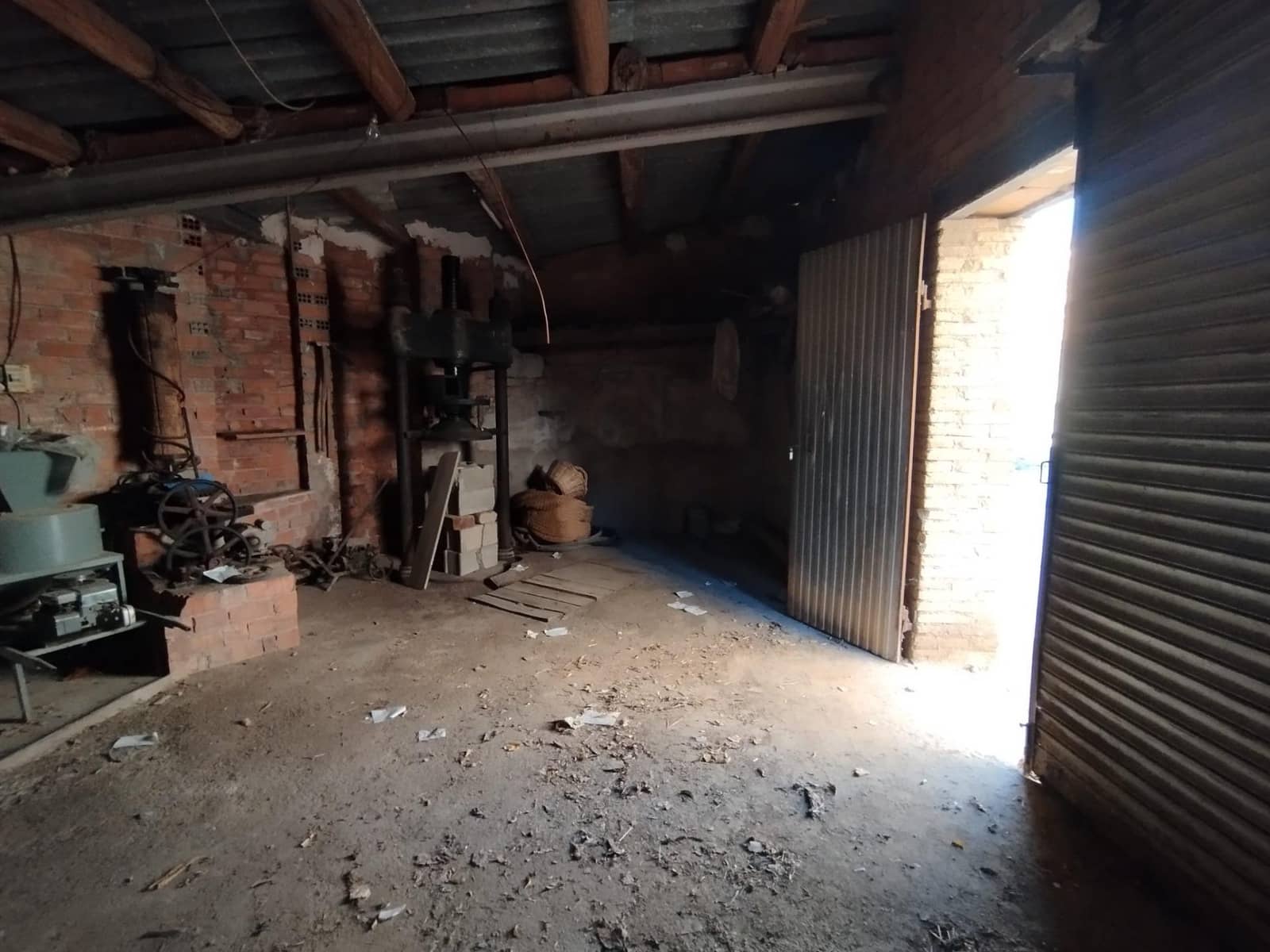 2 quarto Comercial para venda em Cretas - 80 000 € (Ref: 9528012)