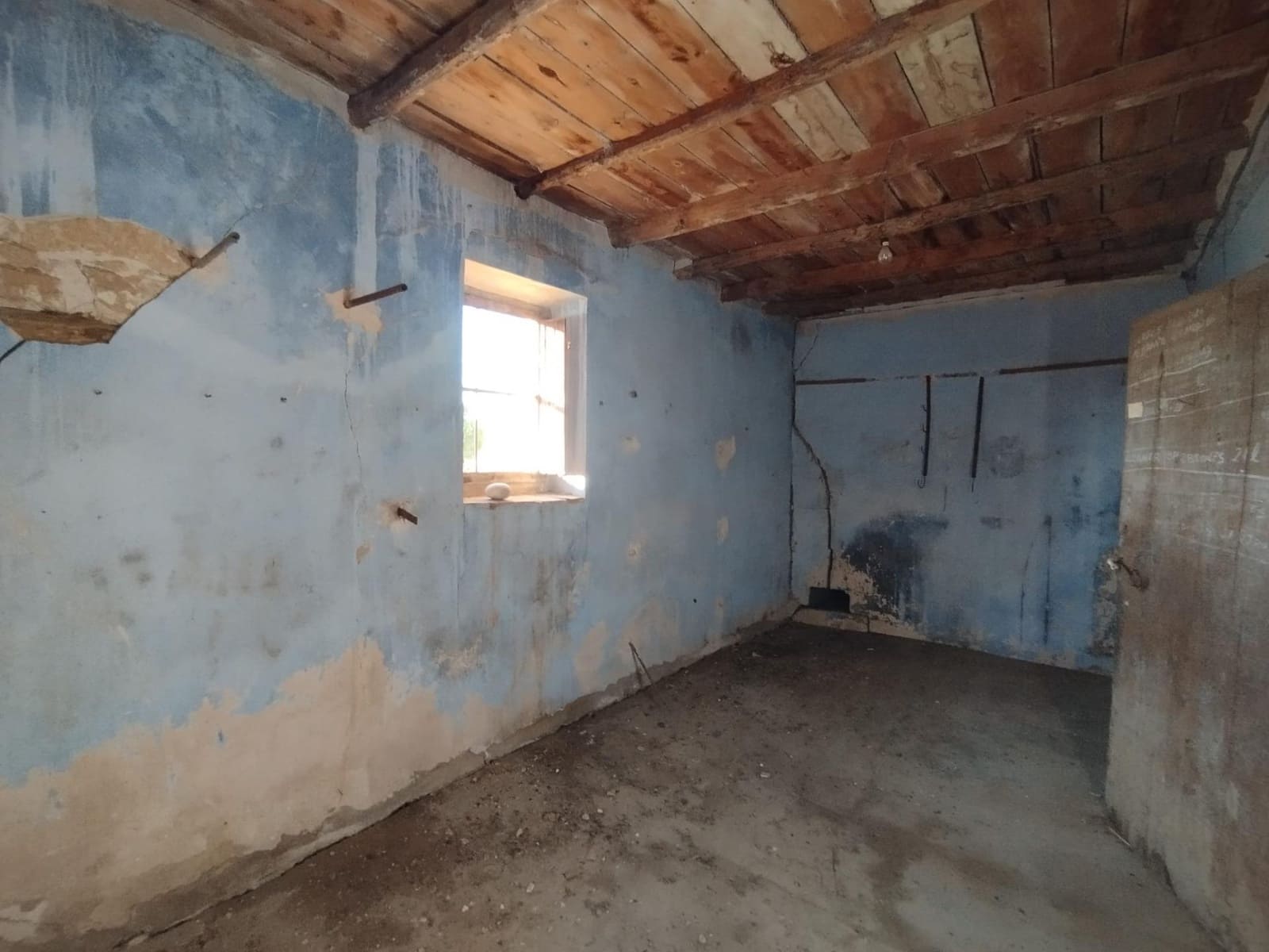 2 quarto Comercial para venda em Cretas - 80 000 € (Ref: 9528012)