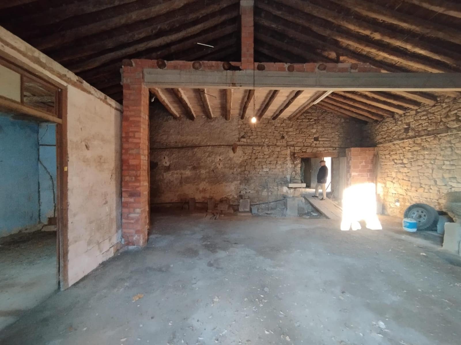 2 quarto Comercial para venda em Cretas - 80 000 € (Ref: 9528012)