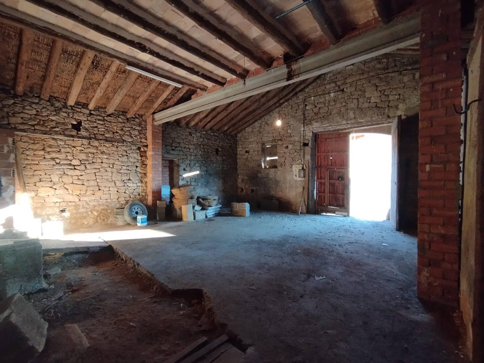 2 quarto Comercial para venda em Cretas - 80 000 € (Ref: 9528012)