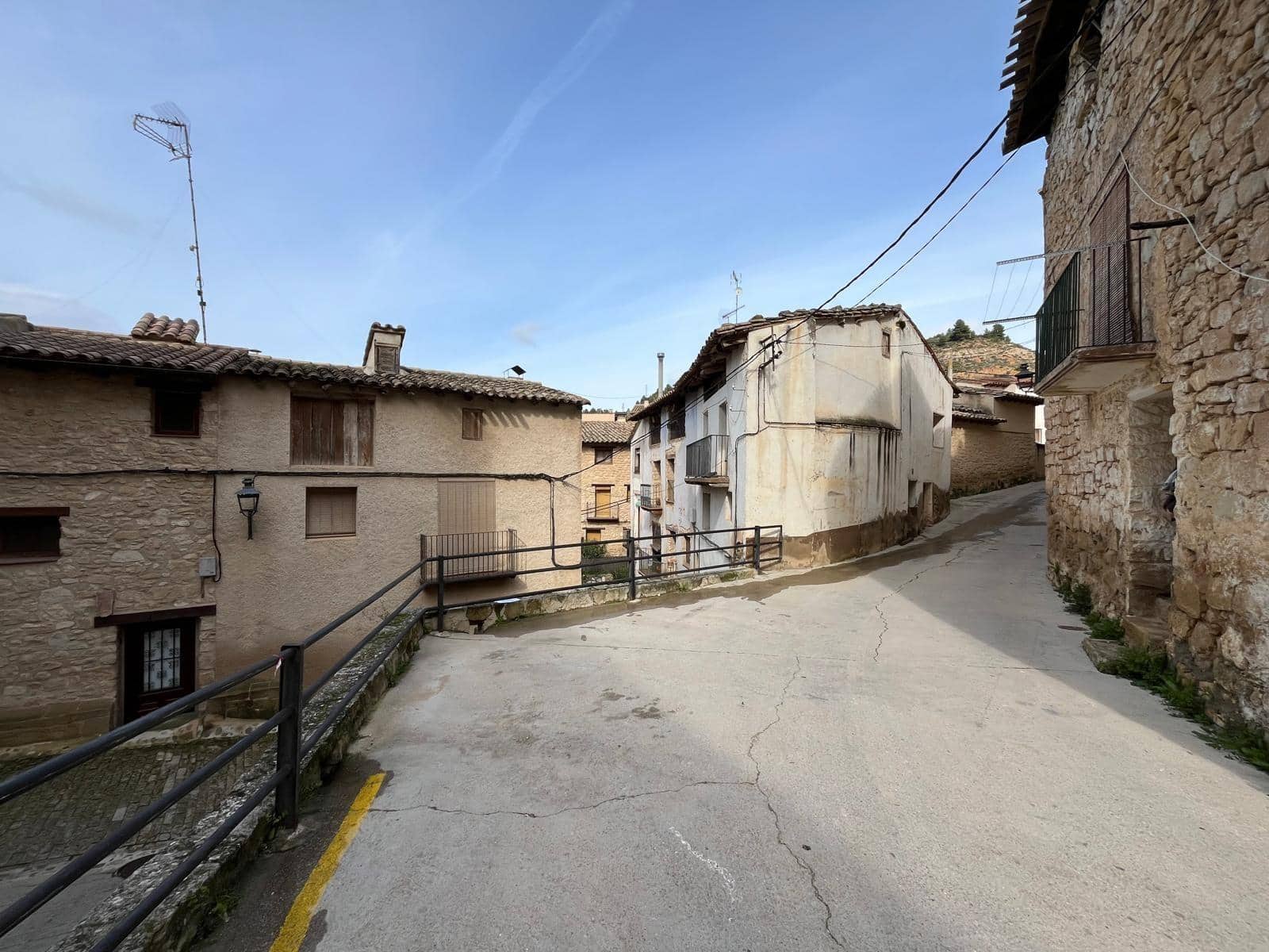 Casa de 3 habitaciones en Valderrobres en venta - 75.000 € (Ref: 9670883)