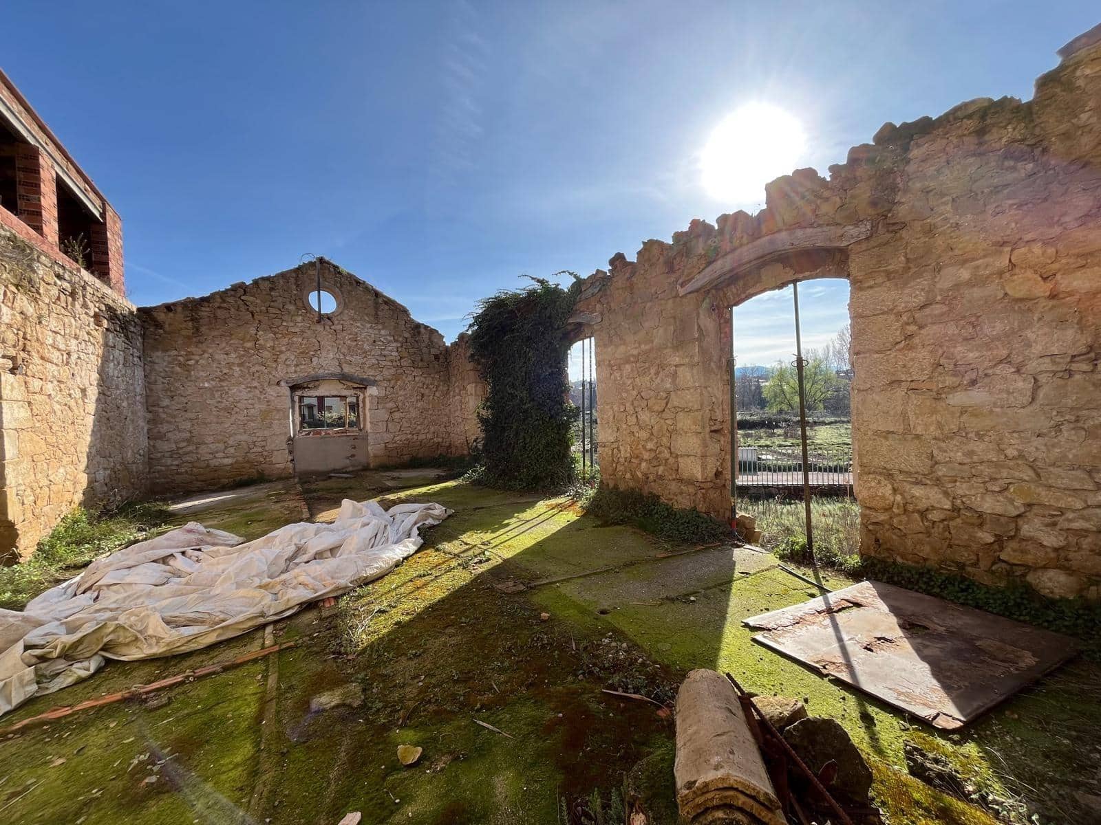 6 bedroom Commercial for sale in Valderrobres - € 420,000 (Ref: 9674448)