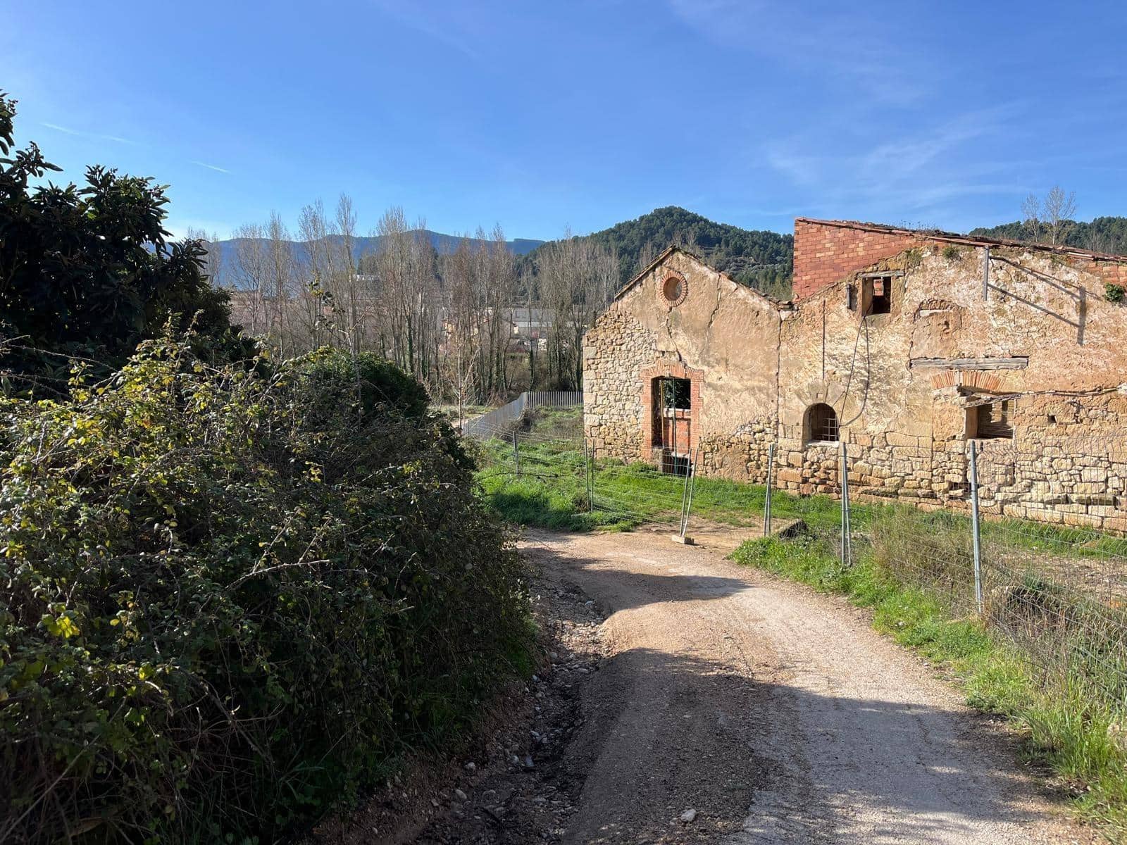 6 bedroom Commercial for sale in Valderrobres - € 420,000 (Ref: 9674448)