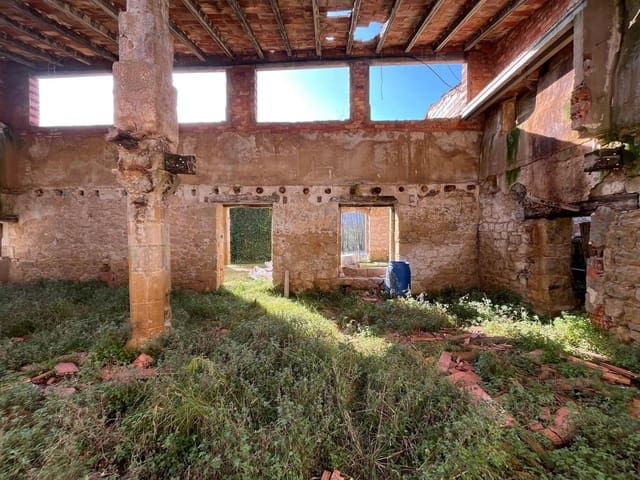 6 bedroom Commercial for sale in Valderrobres - € 420,000 (Ref: 9674448)