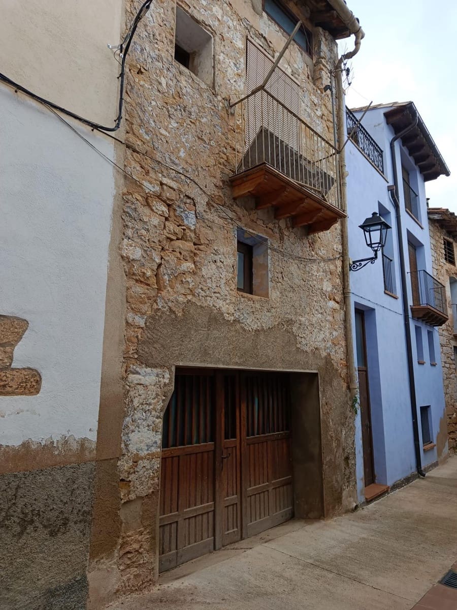 4 bedroom Townhouse for sale in La Fresneda - € 64,000 (Ref: 9712162)
