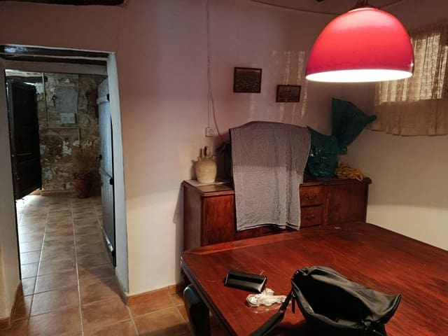 4 slaapkamer Huis te koop in La Fresneda - € 64.000 (Ref: 9712162)