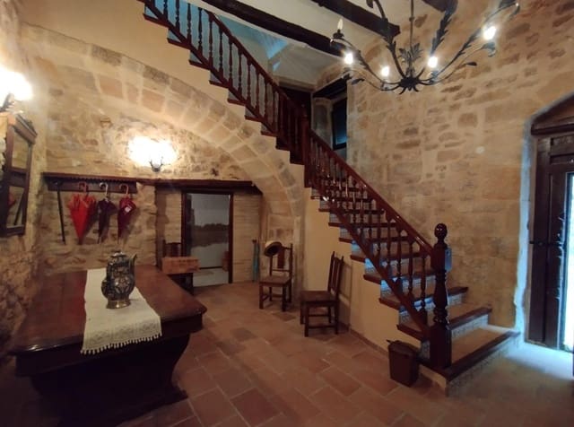 5 bedroom Townhouse for sale in Cretas - € 160,000 (Ref: 9715098)
