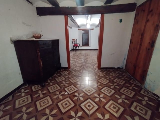 5 bedroom Townhouse for sale in Cretas - € 160,000 (Ref: 9715098)