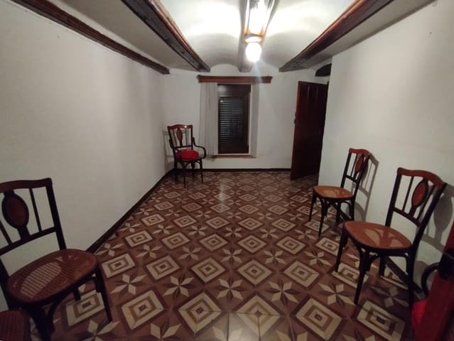 5 bedroom Townhouse for sale in Cretas - € 160,000 (Ref: 9715098)