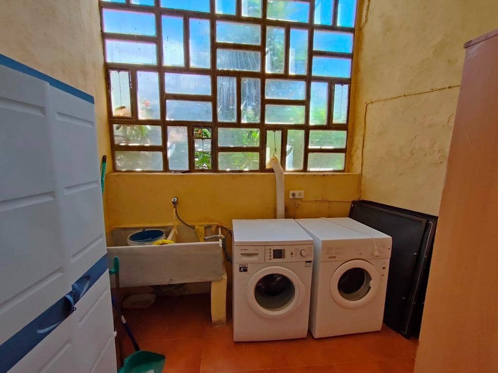 Casa de 12 habitaciones en Valdeltormo en venta - 469.000 € (Ref: 9743975)