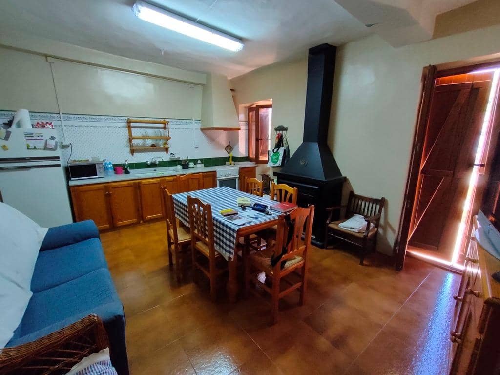 Casa de 12 habitaciones en Valdeltormo en venta - 469.000 € (Ref: 9743975)