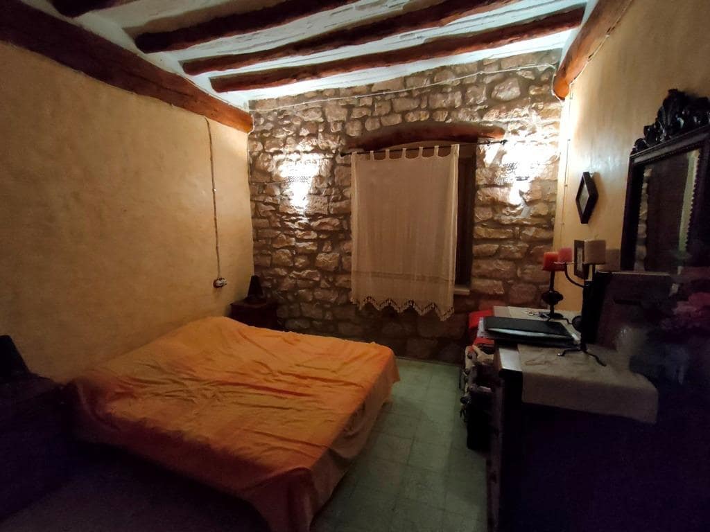 Casa de 12 habitaciones en Valdeltormo en venta - 469.000 € (Ref: 9743975)