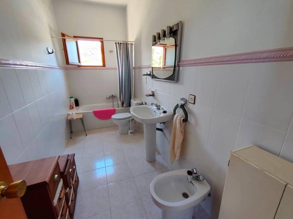 Casa de 12 habitaciones en Valdeltormo en venta - 469.000 € (Ref: 9743975)