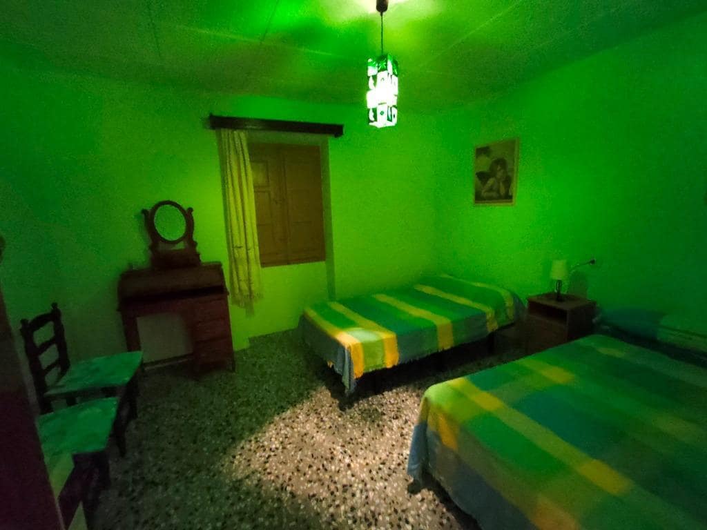 Casa de 12 habitaciones en Valdeltormo en venta - 469.000 € (Ref: 9743975)