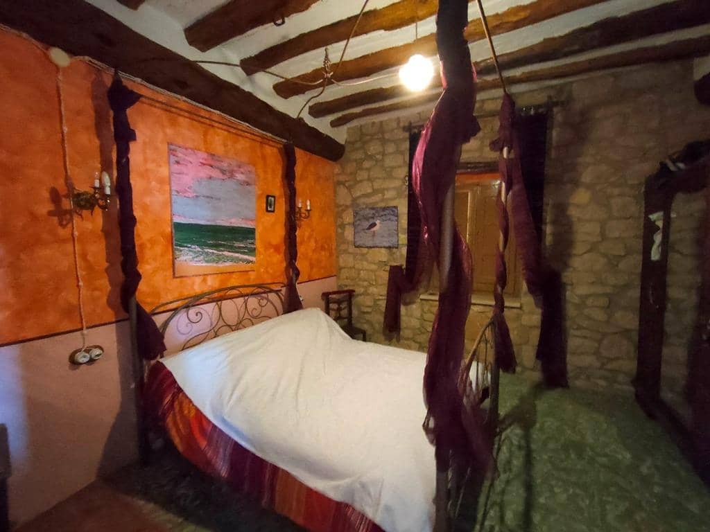 Casa de 12 habitaciones en Valdeltormo en venta - 469.000 € (Ref: 9743975)