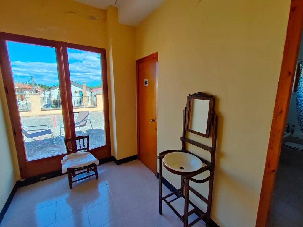 Casa de 12 habitaciones en Valdeltormo en venta - 469.000 € (Ref: 9743975)