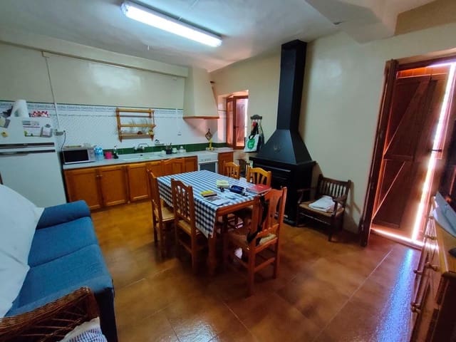 Casa de 12 habitaciones en Valdeltormo en venta - 469.000 € (Ref: 9743975)