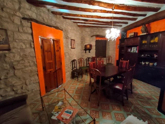 Casa de 12 habitaciones en Valdeltormo en venta - 469.000 € (Ref: 9743975)