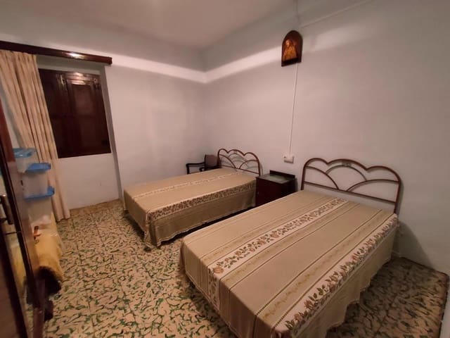 Casa de 12 habitaciones en Valdeltormo en venta - 469.000 € (Ref: 9743975)