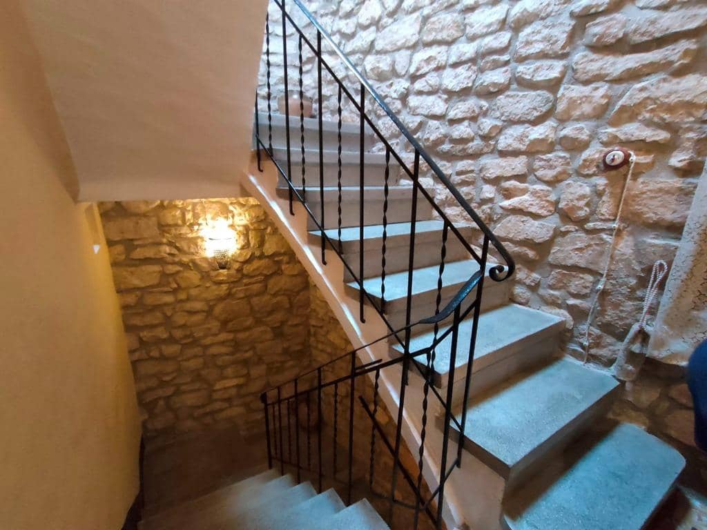 Casa de 12 habitaciones en Valdeltormo en venta - 469.000 € (Ref: 9743975)