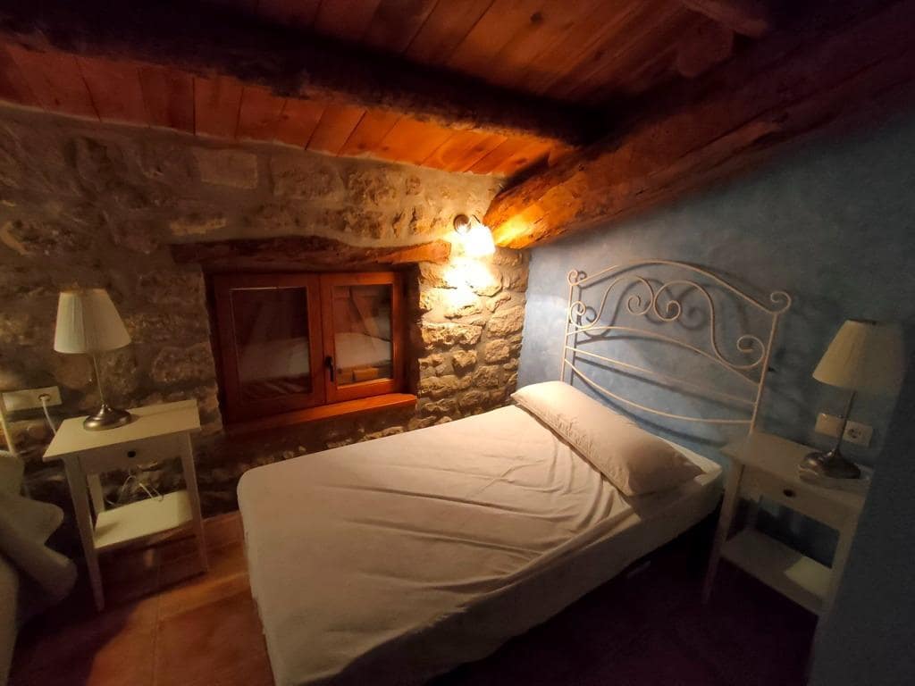 Casa de 12 habitaciones en Valdeltormo en venta - 469.000 € (Ref: 9743975)