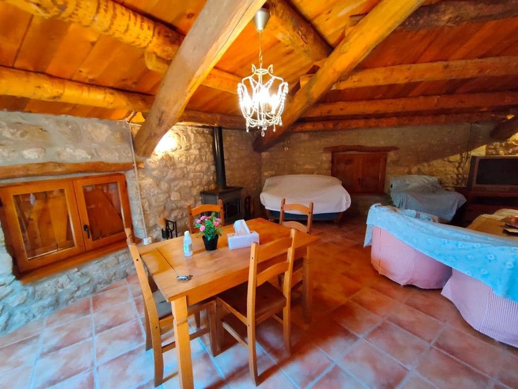 Casa de 12 habitaciones en Valdeltormo en venta - 469.000 € (Ref: 9743975)