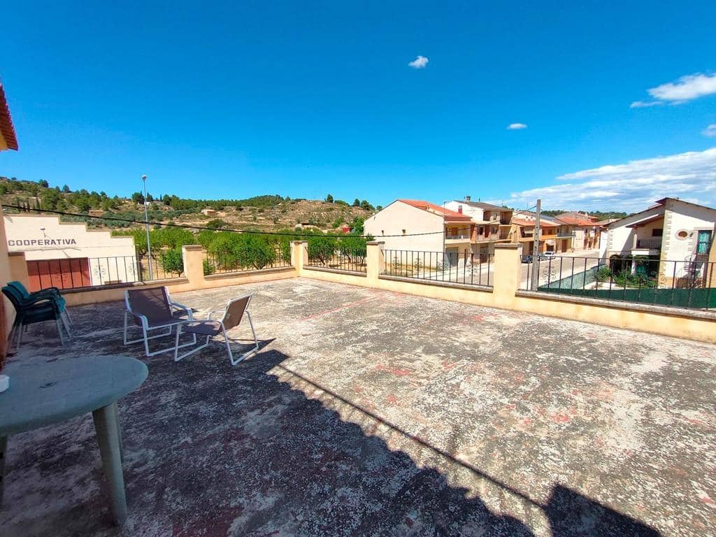 Casa de 12 habitaciones en Valdeltormo en venta - 469.000 € (Ref: 9743975)