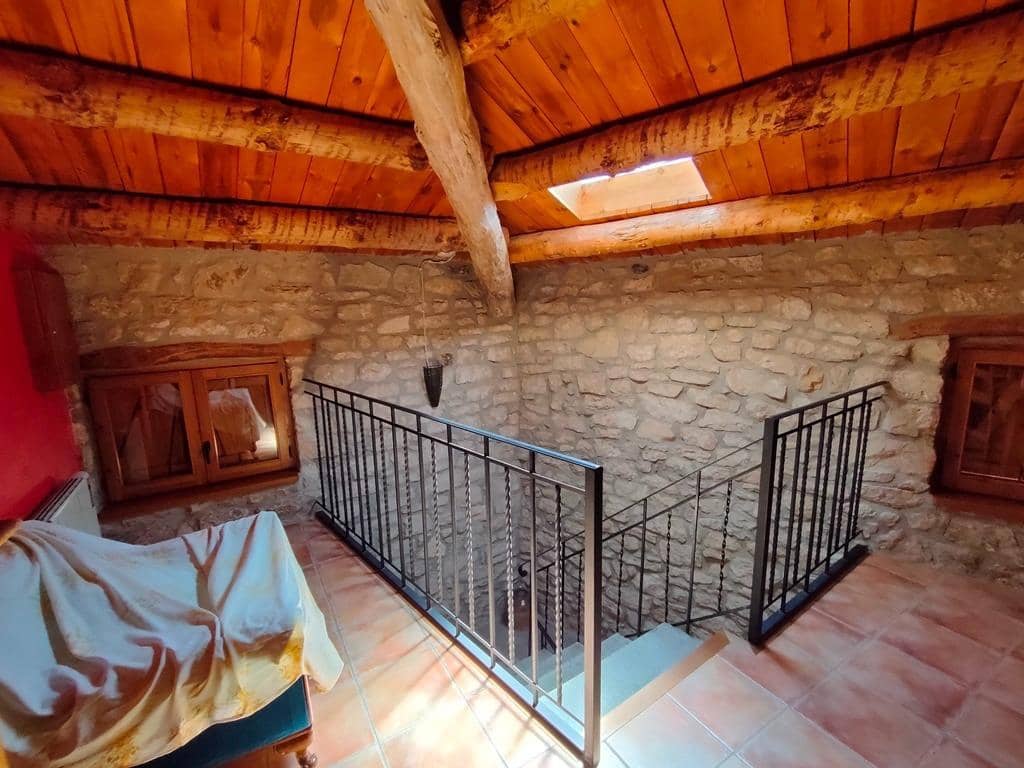 Casa de 12 habitaciones en Valdeltormo en venta - 469.000 € (Ref: 9743975)