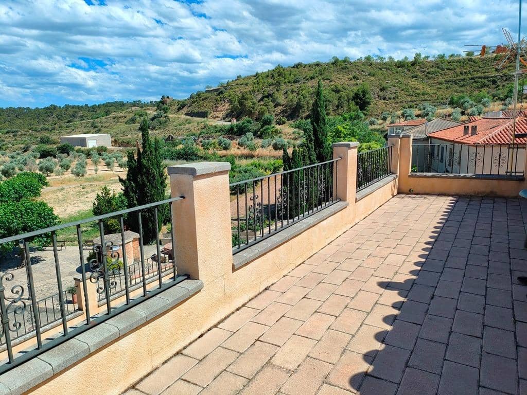 Casa de 12 habitaciones en Valdeltormo en venta - 469.000 € (Ref: 9743975)