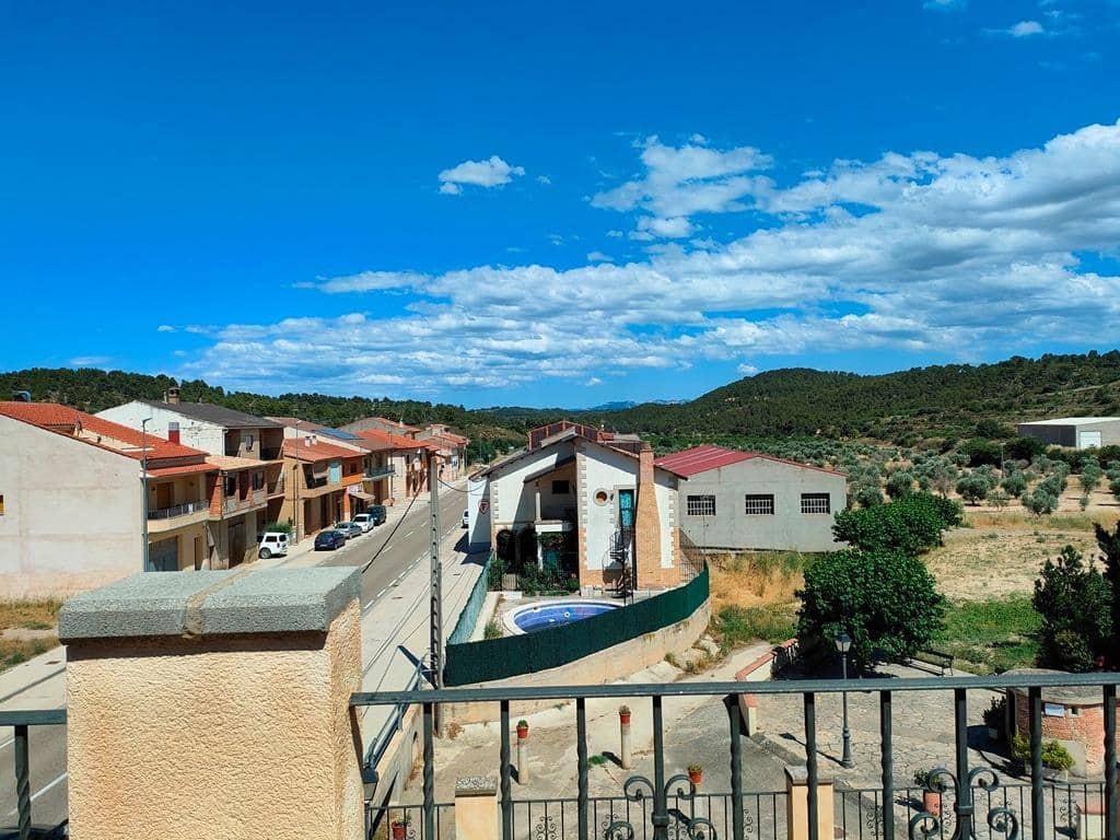 Casa de 12 habitaciones en Valdeltormo en venta - 469.000 € (Ref: 9743975)