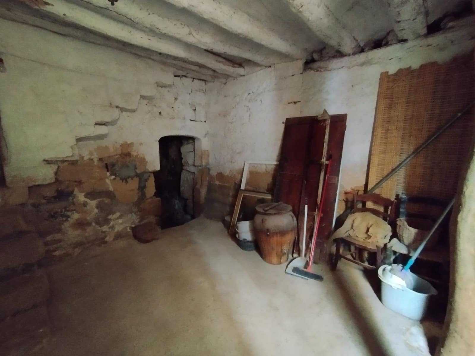 Casa de 3 habitaciones en Valdeltormo en venta - 30.000 € (Ref: 9743976)