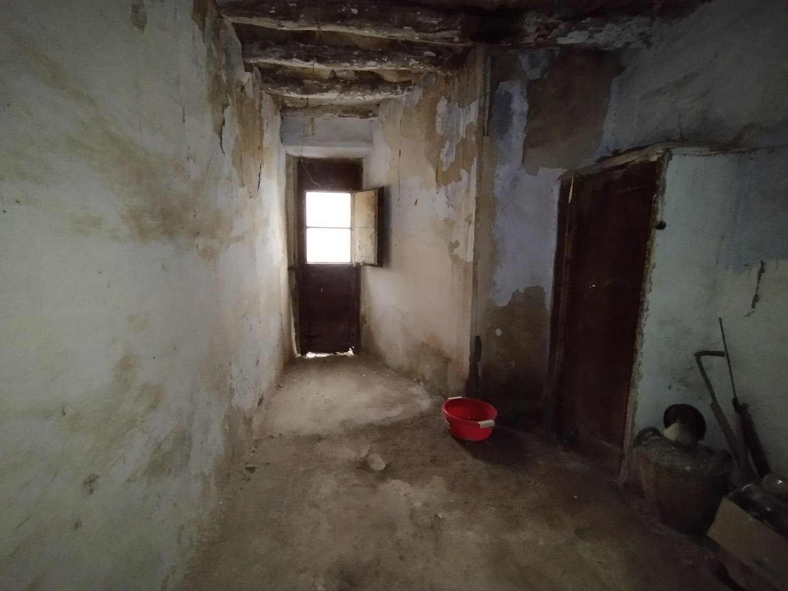 Casa de 3 habitaciones en Valdeltormo en venta - 30.000 € (Ref: 9743976)